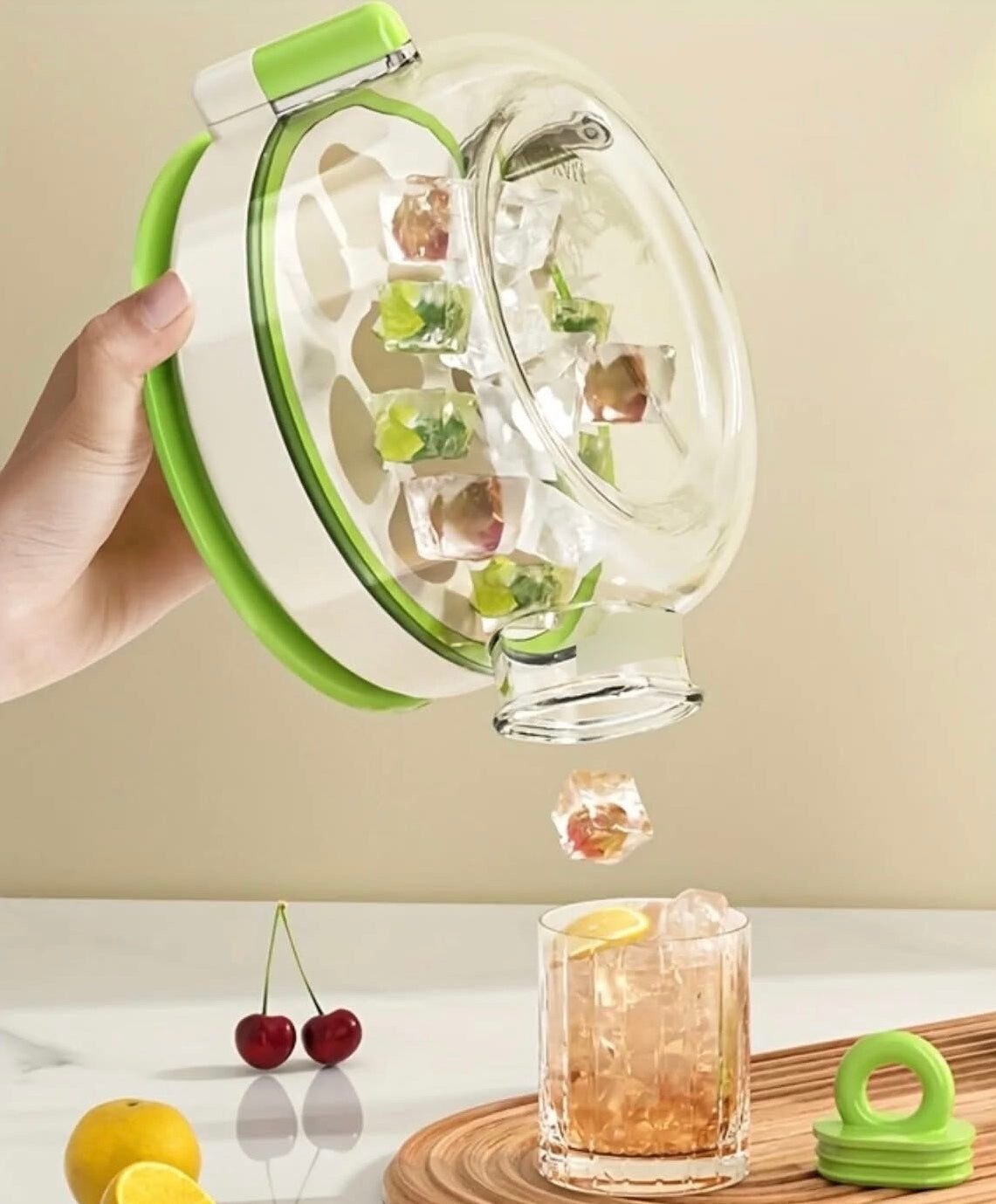 Round Ice Cube Mould with Bottle