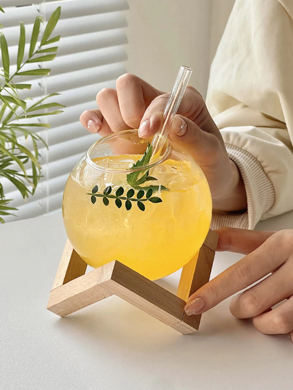 Round Coffee Glass with Wood Stand