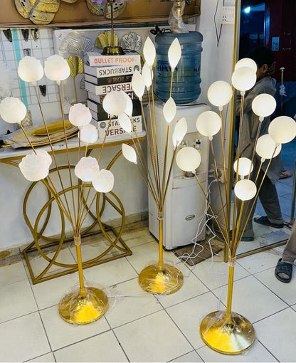 Corner floor lamp